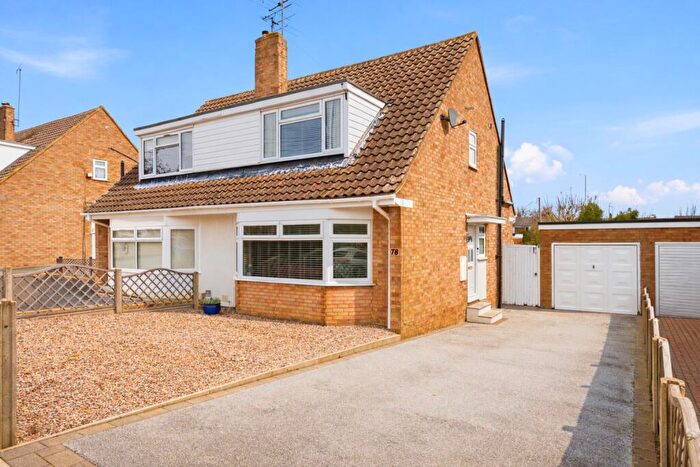 2 Bedroom Semi Detached House For Sale In Windmill Avenue, St. Albans, Hertfordshire, AL4