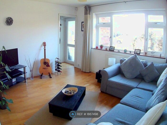 2 Bedroom End Of Terrace House To Rent In Kettlewell Close, Warwick, CV34