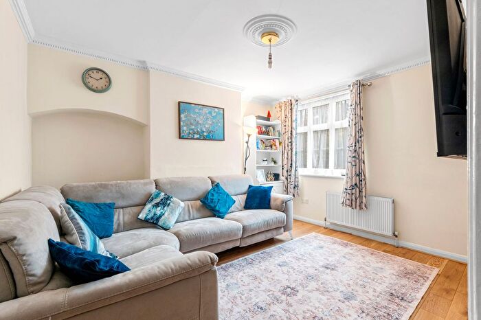 2 Bedroom Terraced House For Sale In Limpsfield Road, South Croydon, CR2
