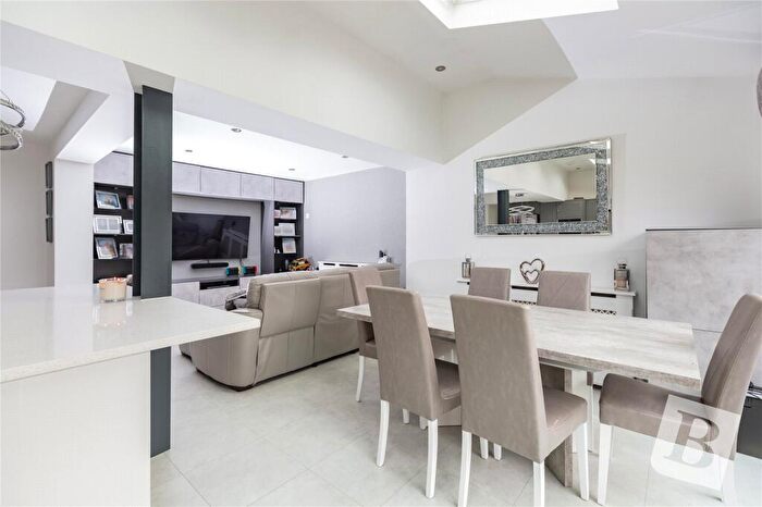 3 Bedroom End Of Terrace House For Sale In Hedingham Road, Hornchurch, RM11