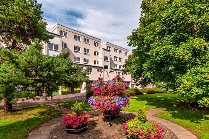3 Bedroom Flat For Sale In The Vennel, Linlithgow, EH49