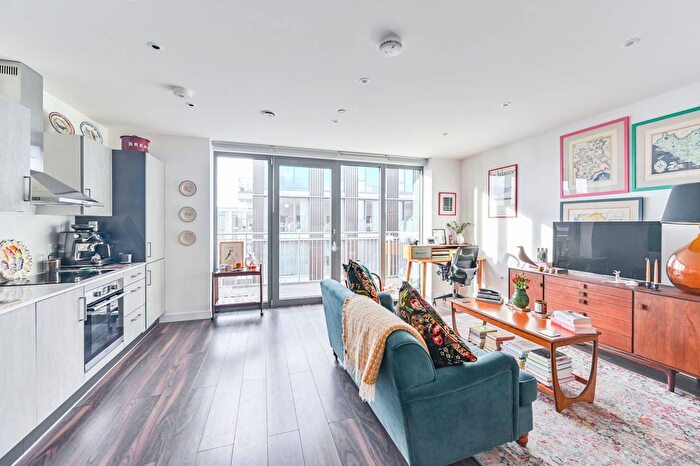 1 Bedroom Flat For Sale In Elmbridge House, Battersea, Greater London, SW11