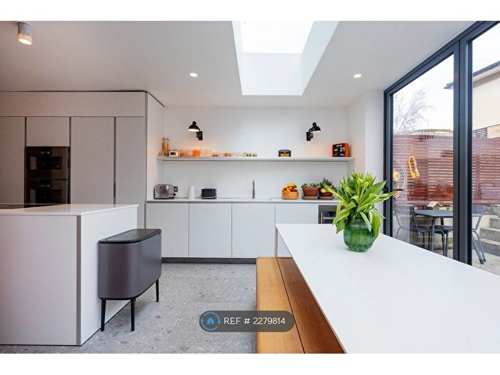 3 Bedroom Terraced House To Rent In Eleanor Road, London, E8