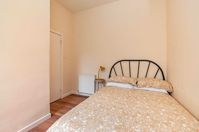 1 Bedroom Flat For Sale In / Milton Street, Edinburgh, EH8