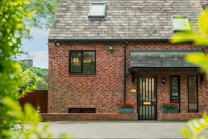 3 Bedroom House To Rent In Claypath, Durham City, DH1