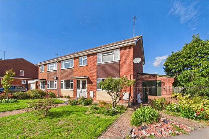 4 Bedroom Semi-detached House For Sale In Kempton Close, Newbury, Berkshire, RG14