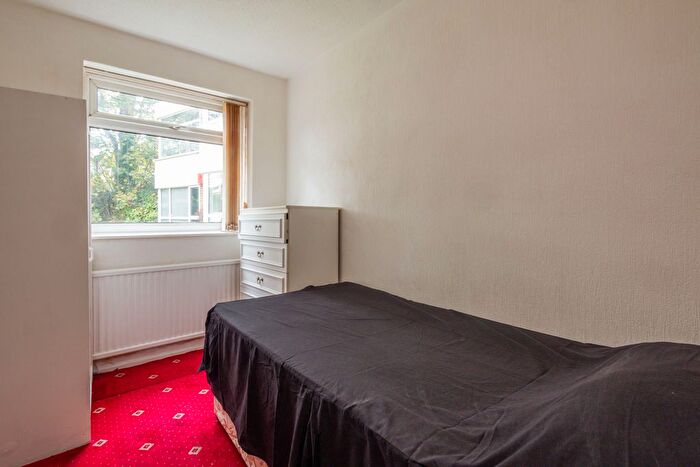 2 Bedroom Flat For Sale In Limefield Road, Salford, M7
