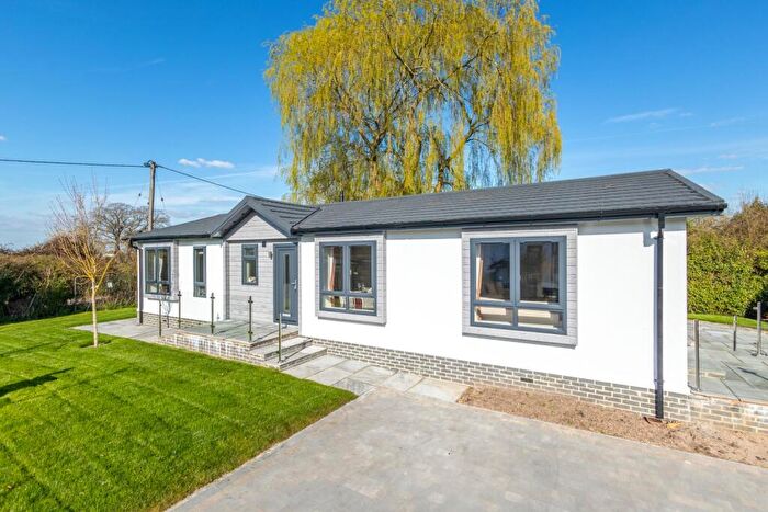 2 Bedroom Park Home For Sale In A Walnut Tree Farm Benham Lane, Riseley, Reading, RG7