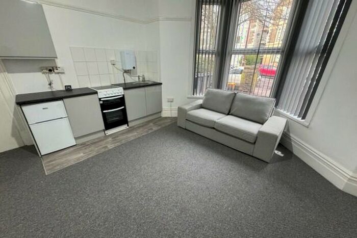1 Bedroom Flat To Rent In Oakfield Street Cardiff, CF24