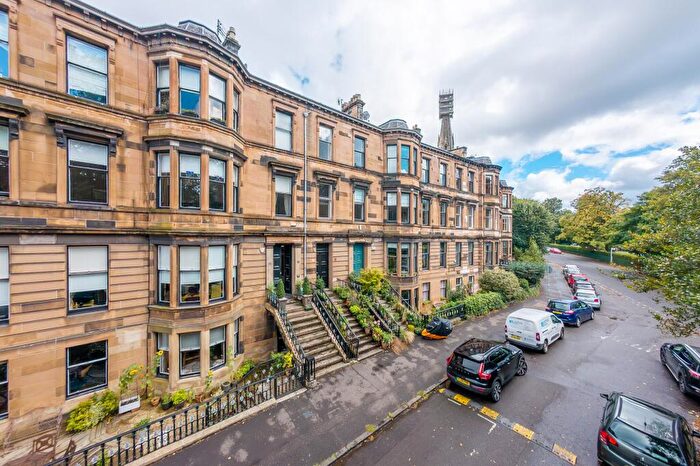 4 Bedroom Apartment For Sale In Queens Drive, Queens Park, Glasgow, G42