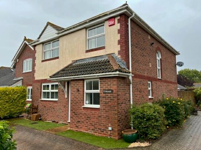 4 Bedroom Detached House To Rent In Victoria Road, Hayling Island, PO11