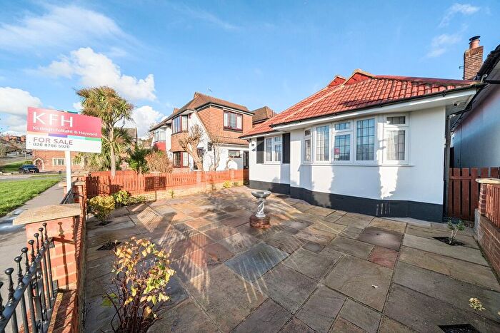 3 Bedroom Bungalow For Sale In Ingram Road, Thornton Heath, Surrey, CR7
