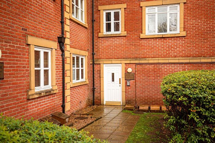 1 Bedroom Flat For Sale In Talfourd Way, Redhill, RH1