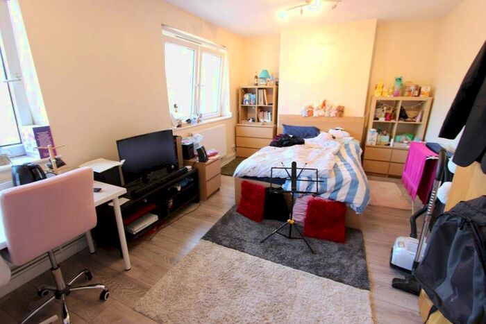 4 Bedroom Flat To Rent In Bayham Street, London, NW1