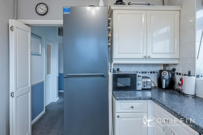 2 Bedroom Maisonette For Sale In West Road, South Ockendon, RM15