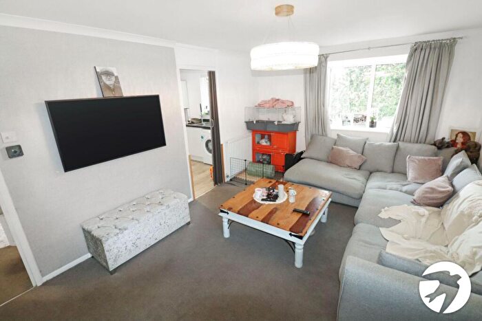 2 Bedroom Flat For Sale In Heathdene Drive, Belvedere, DA17