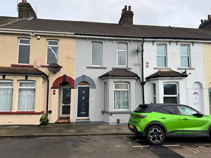 3 Bedroom Terraced House To Rent In Watling Street, Rochester, ME2