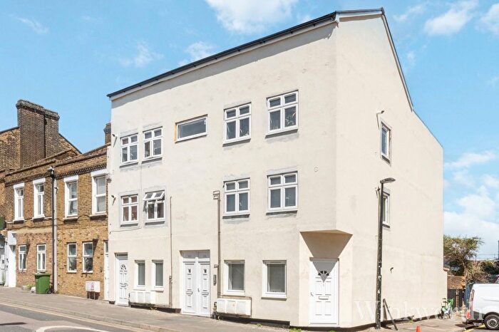 2 Bedroom Flat To Rent In Ilderton Road, London, SE15