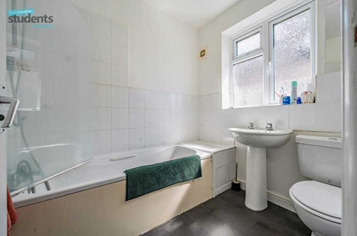 1 Bedroom Detached House To Rent In Bevendean Crescent, Brighton, East Sussex, BN2