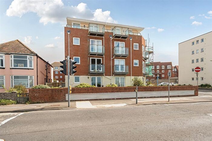 2 Bedroom Flat For Sale In Beach Road, Lee-On-The-Solent, PO13