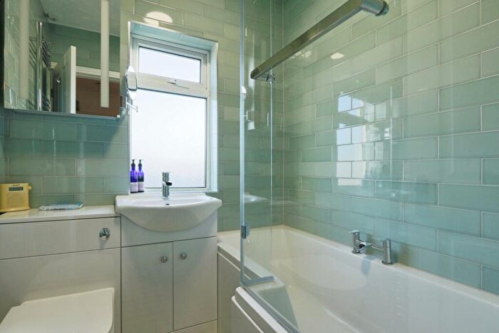 3 Bedroom Terraced House For Sale In Beverley Road, Hull, HU6