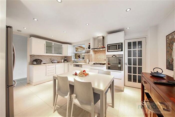 4 Bedroom End Terrace House For Sale In Linksway, Hendon, NW4