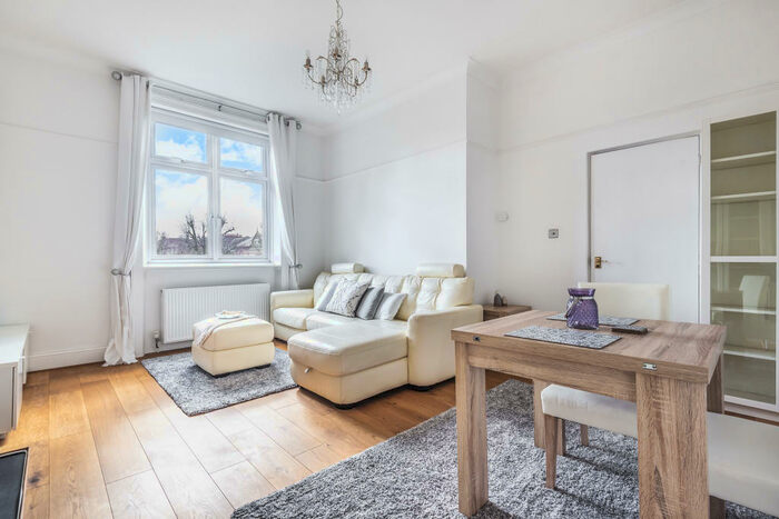 2 Bedroom Apartment To Rent In Shooters Hill Road, Blackheath, London, SE3