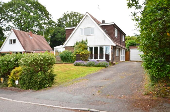 3 Bedroom Chalet For Sale In Orchard Hill, Windlesham, GU20