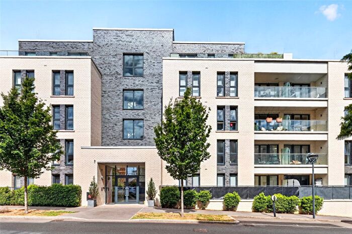 2 Bedroom Flat For Sale In Chieftain Road, Longcross, Chertsey, Surrey, KT16