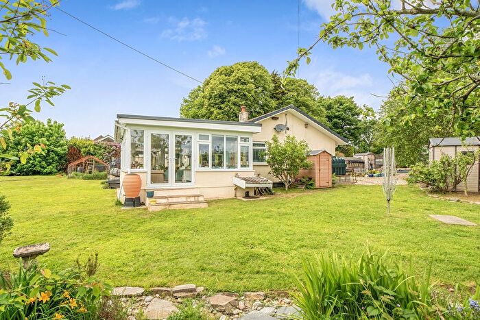 5 Bedroom Bungalow For Sale In North Hill, Launceston, PL15