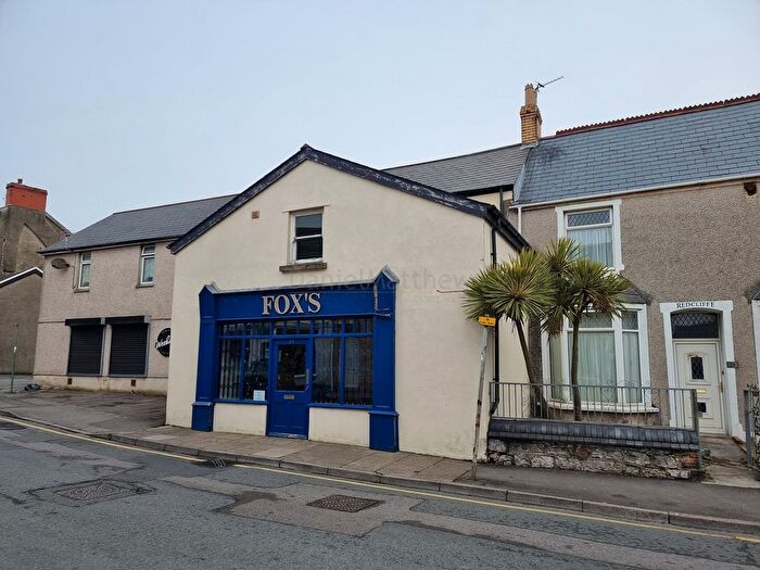 2 Bedroom Flat To Rent In New Road, Porthcawl, CF36