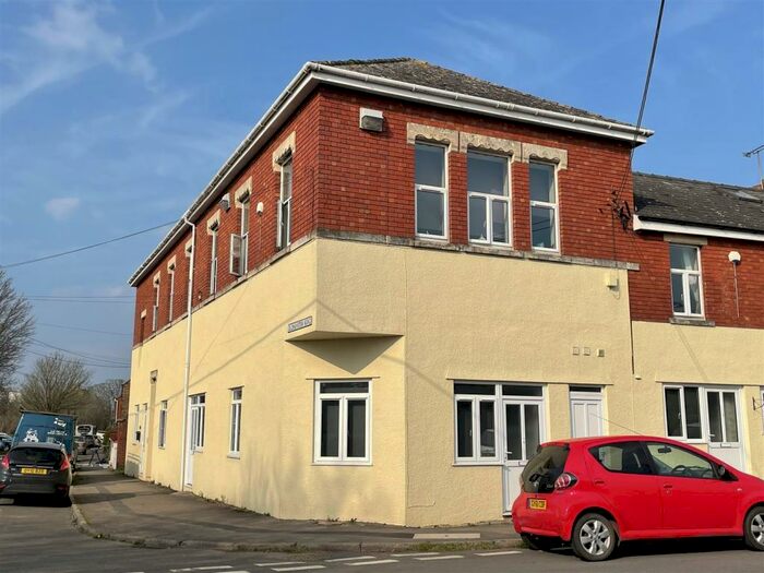 1 Bedroom Flat To Rent In Gloucester Road, Sharpness, GL13