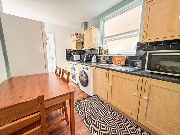 1 Bedroom Flat For Sale In Central Avenue, Southend-on-Sea, SS2