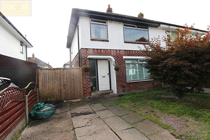 3 Bedroom Semi-Detached House For Sale In Kingsway Park, Davyhulme, M41