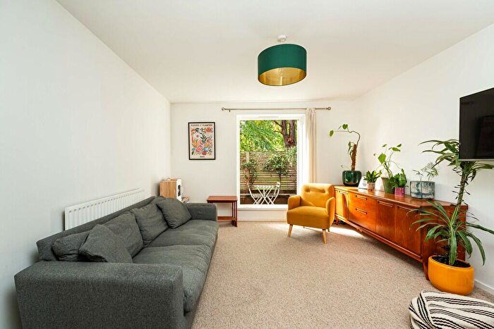 3 Bedroom Apartment For Sale In Harbord Close, London, SE5