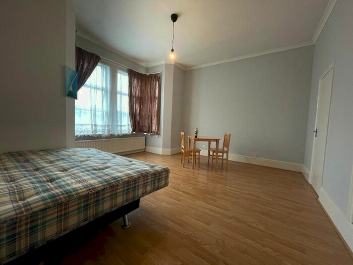 1 Bedroom Studio To Rent In Old Oak Road, East Acton, London, W3