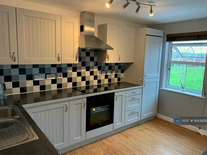 2 Bedroom Flat To Rent In Alma Wood Close, Chorley, PR7