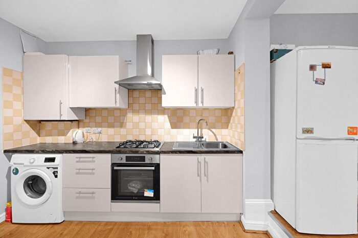 2 Bedroom Flat To Rent In Torriano Avenue, Kentish Town, NW5