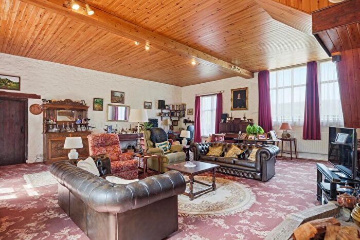 4 Bedroom Detached House For Sale In Valley Road, Harmans Cross, BH19 - Photo 3