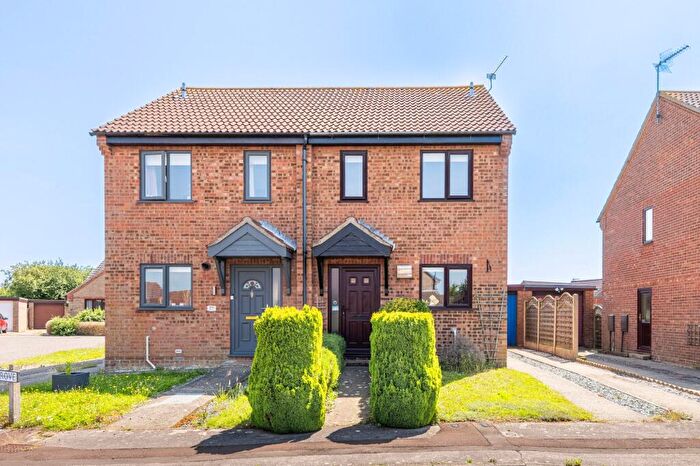 2 Bedroom Semi-Detached House For Sale In Planters Grove, Lowestoft, NR33