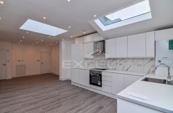 2 Bedroom Semi-Detached House To Rent In St. Gabriels Road, Kilrbun, London, NW2