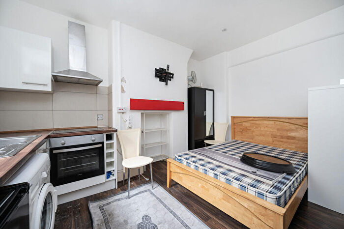 Studio To Rent In Commercial Road, , Tower Hamlets, E1