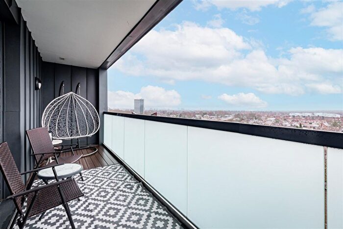 2 Bedroom Flat For Sale In Chiswick High Road, W4