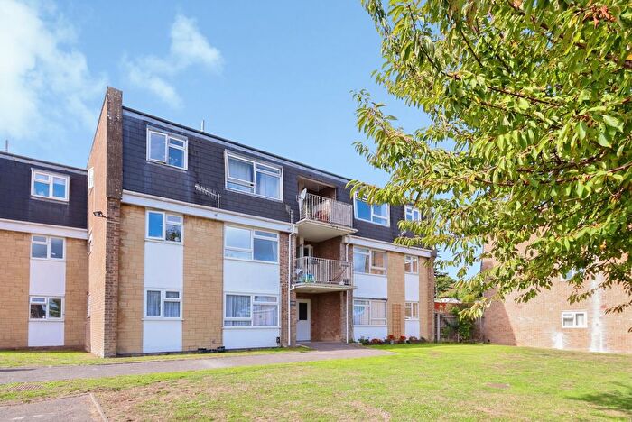 2 Bedroom Flat For Sale In Manton Road, Poole, Dorset, BH15