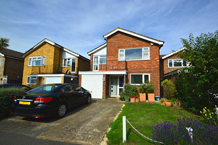 4 Bedroom Detached House For Sale In Mandeville Drive, Surbiton, KT6