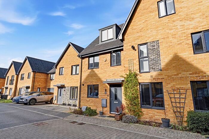 3 Bedroom Semi Detached House For Sale In Tala Close, Surbiton, KT6