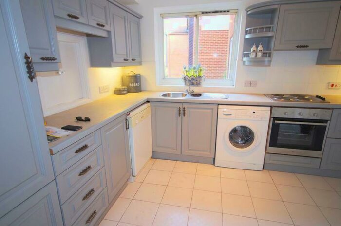 2 Bedroom Flat To Rent In Station Road, New Barnet, Barnet, EN5