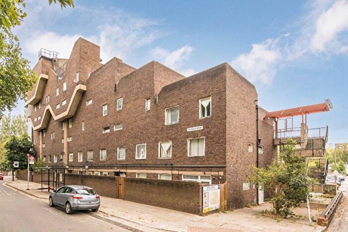4 Bedroom Flat To Rent In Clarewood Walk, Stockwell, SW9
