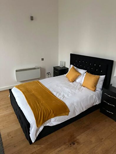 3 Bedroom Maisonette To Rent In Mile End Road, London, E3