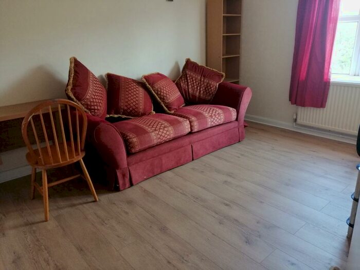 1 Bedroom Apartment To Rent In Garth Road, Bangor, Gwynedd, LL57